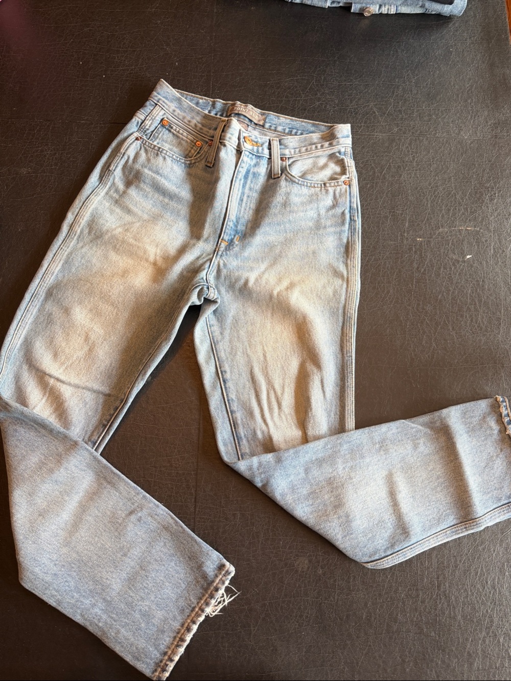 Women's Straight Light Blue Denim Jeans - Classic High Rise